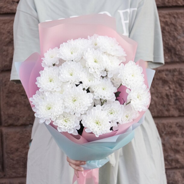 Букет хризантем 5шт, артикул F1212361 - 3800 рублей, доставка по городу. Flawery - доставка цветов