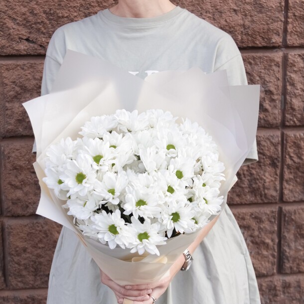 Букет хризантем  7шт, артикул F1212363 - 4800 рублей, доставка по городу. Flawery - доставка цветов