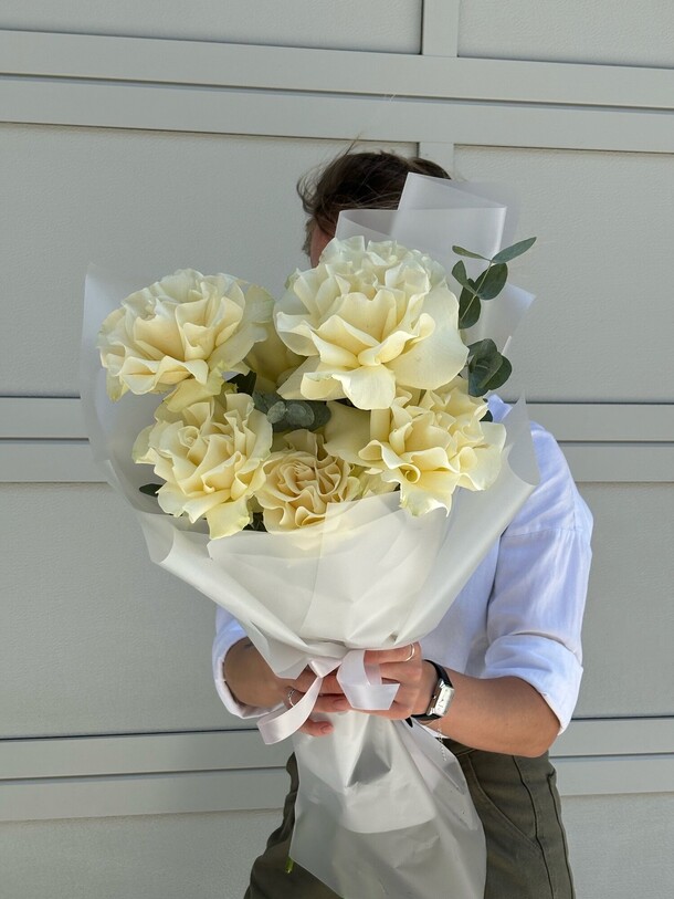 Букет school 013, артикул F1309277 - 7000 рублей, доставка по городу. Flawery - доставка цветов