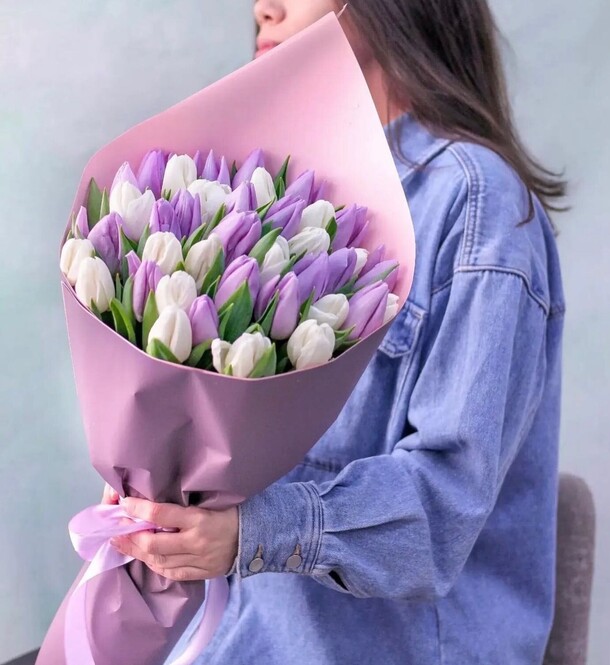 Букет из 39 тюльпанов, артикул F1172280 - 17300 рублей, доставка по городу. Flawery - доставка цветов