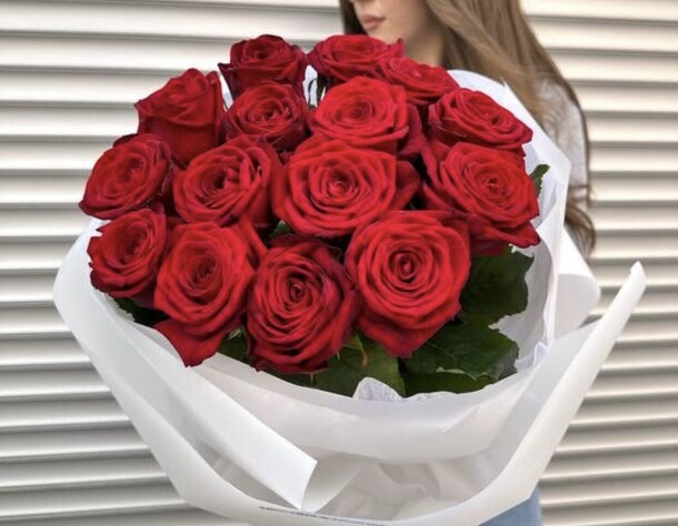 Букет красных роз, артикул F1191310 - 5450 рублей, доставка по городу. Flawery - доставка цветов