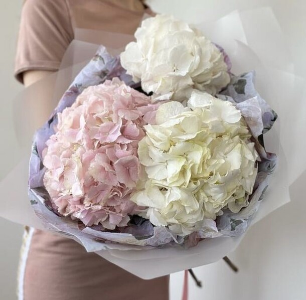 Букет гортензий, артикул F1191312 - 3545 рублей, доставка по городу. Flawery - доставка цветов