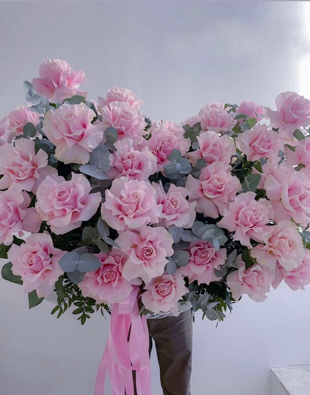 Корзина с розами, артикул F1204890 - 62727 рублей, доставка по городу. Flawery - доставка цветов