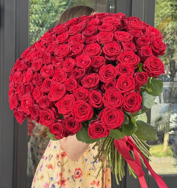 101 красная роза, артикул F1435885 - 33000 рублей, доставка по городу. Flawery - доставка цветов