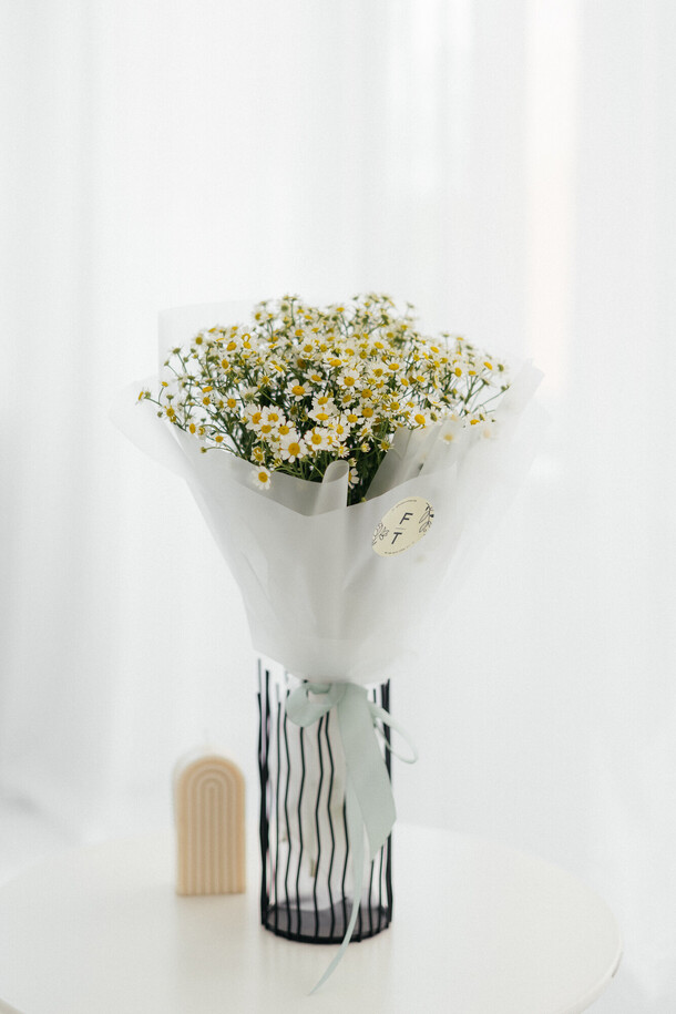 Полевой букет из ромашек ft221, артикул F1146910 - 3800 рублей, доставка по городу. Flawery - доставка цветов