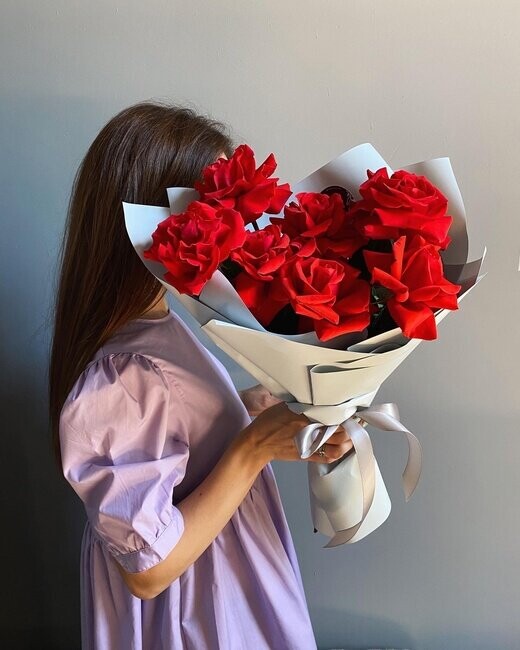 Красные розы ft258, артикул F1159230 - 4800 рублей, доставка по городу. Flawery - доставка цветов