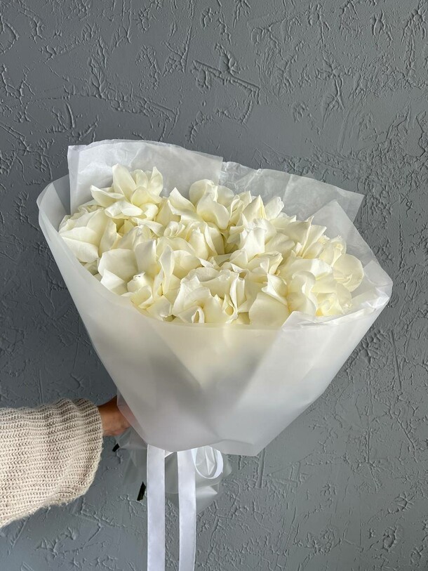 Букет из белых роз  ft253, артикул F1273068 - 8000 рублей, доставка по городу. Flawery - доставка цветов