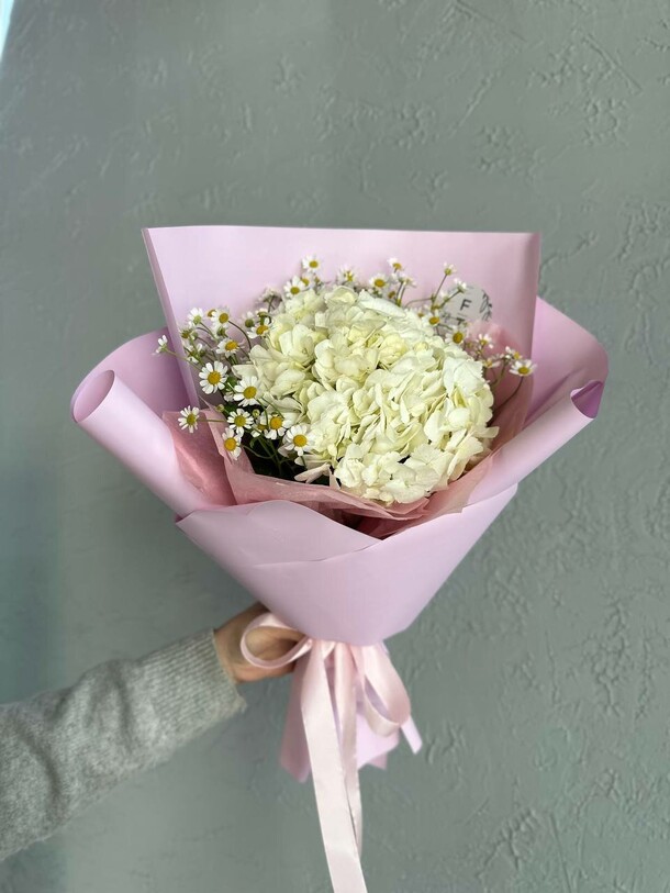 Гортензия с ромашкой ft231, артикул F1282512 - 2800 рублей, доставка по городу. Flawery - доставка цветов