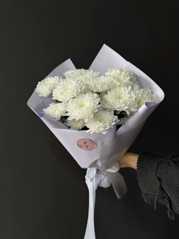 Белая кустовая хризантема ft329, артикул F1297213 - 2000 рублей, доставка по городу. Flawery - доставка цветов