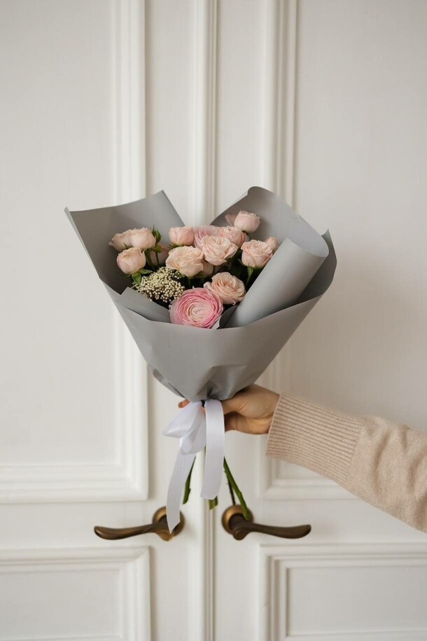 Стильный букет с доставкой ft1073, артикул F1342103 - 4300 рублей, доставка по городу. Flawery - доставка цветов