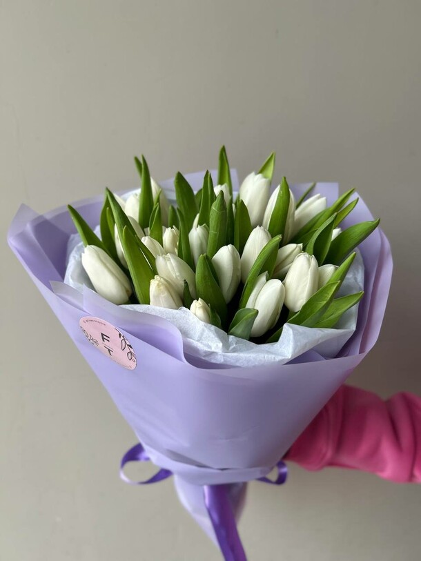 21 белый тюльпан ft1225, артикул F1372575 - 6250 рублей, доставка по городу. Flawery - доставка цветов