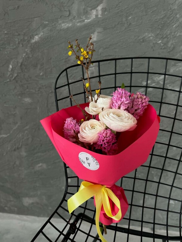 Стильный комплимент с ранункулюсами ft1260, артикул F1372581 - 4850 рублей, доставка по городу. Flawery - доставка цветов