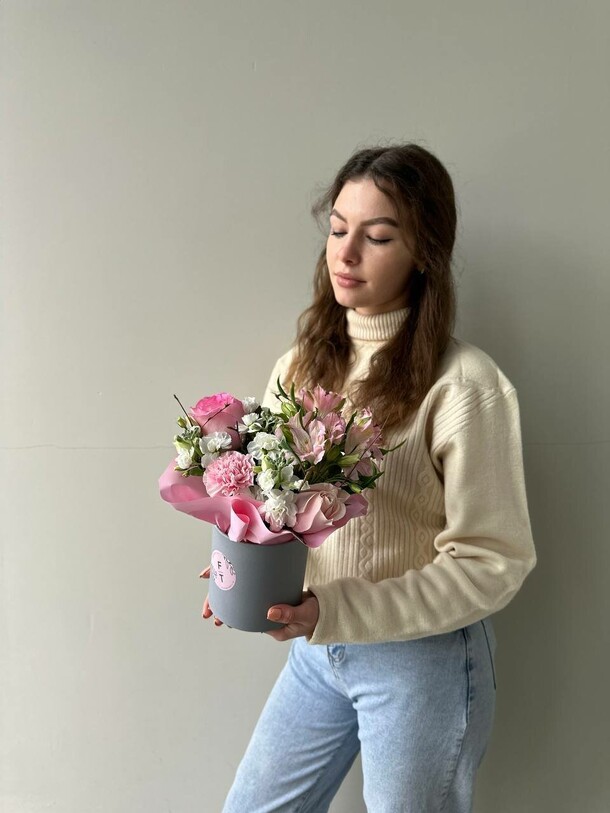 Цветы в коробке ft1303, артикул F1372595 - 2950 рублей, доставка по городу. Flawery - доставка цветов