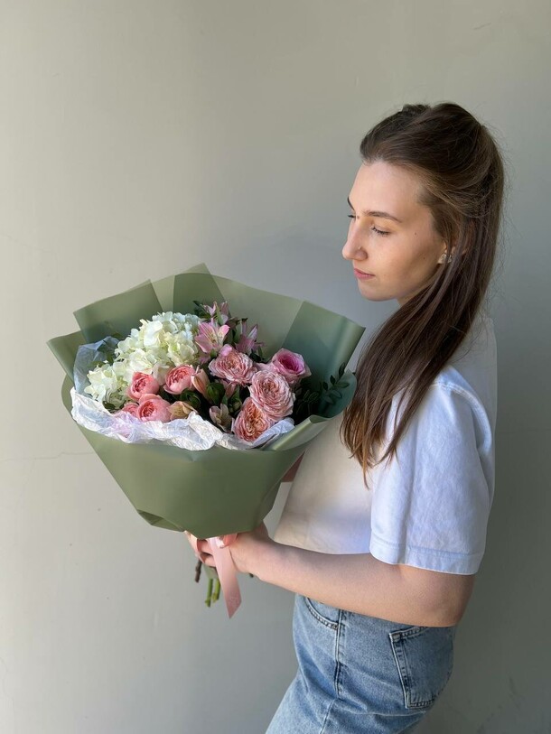 Сборный букет с гортензией ft1394, артикул F1403985 - 3950 рублей, доставка по городу. Flawery - доставка цветов