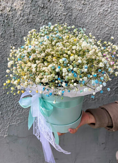 Коробочка с гипсофилой, артикул F1080791 - 3490 рублей, доставка по городу. Flawery - доставка цветов