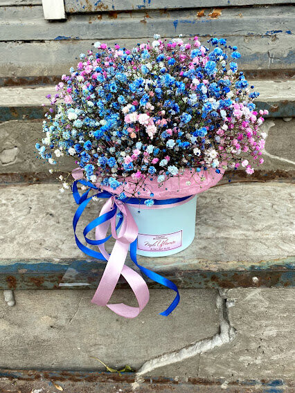 Мини коробочка с гипсофилой, артикул F1080792 - 2890 рублей, доставка по городу. Flawery - доставка цветов