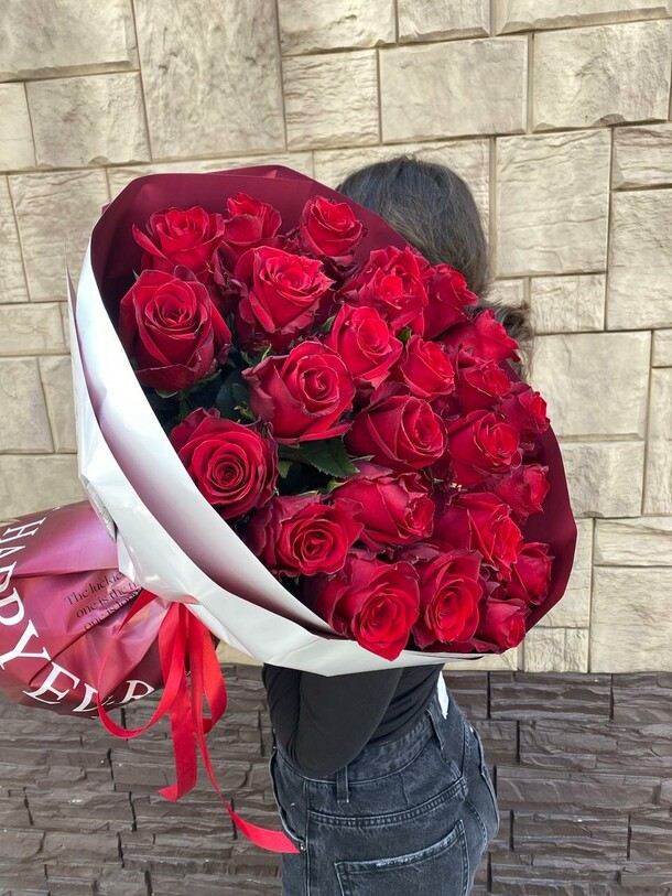 Букет красных роз, артикул F1350789 - 10450 рублей, доставка по городу. Flawery - доставка цветов