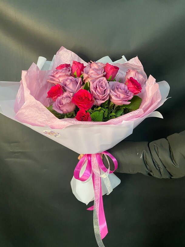 Букет сиреневых роз, артикул F1350822 - 2990 рублей, доставка по городу. Flawery - доставка цветов