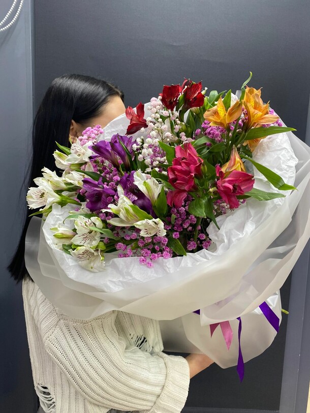 Букет пышных альстромерий, артикул F1354499 - 5950 рублей, доставка по городу. Flawery - доставка цветов