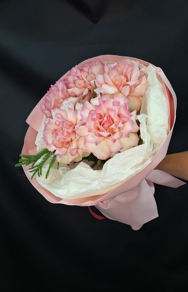 Букет французских роз, артикул F1366013 - 2990 рублей, доставка по городу. Flawery - доставка цветов