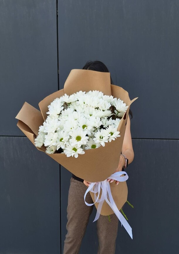 Букет ромашковой хризантемы 7, артикул F1425397 - 4390 рублей, доставка по городу. Flawery - доставка цветов