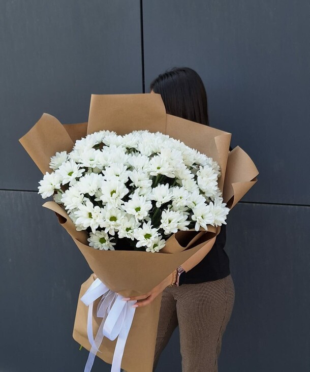 Букет ромашковой хризантемы 9, артикул F1425398 - 5550 рублей, доставка по городу. Flawery - доставка цветов