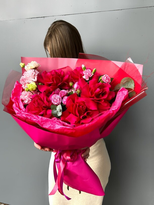 Букет с французскими розами и эустомой, артикул F1427685 - 4650 рублей, доставка по городу. Flawery - доставка цветов