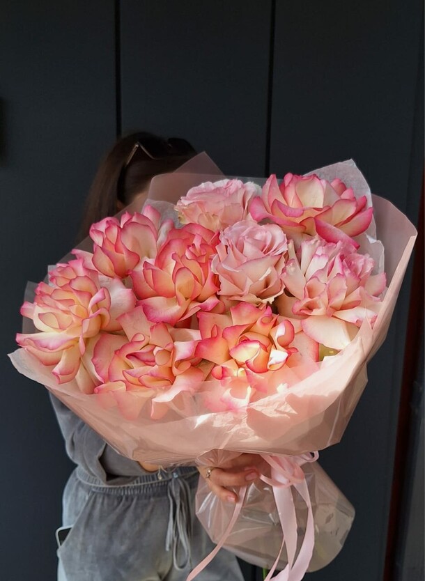 Букет из французских роз 9, артикул F1430404 - 4090 рублей, доставка по городу. Flawery - доставка цветов