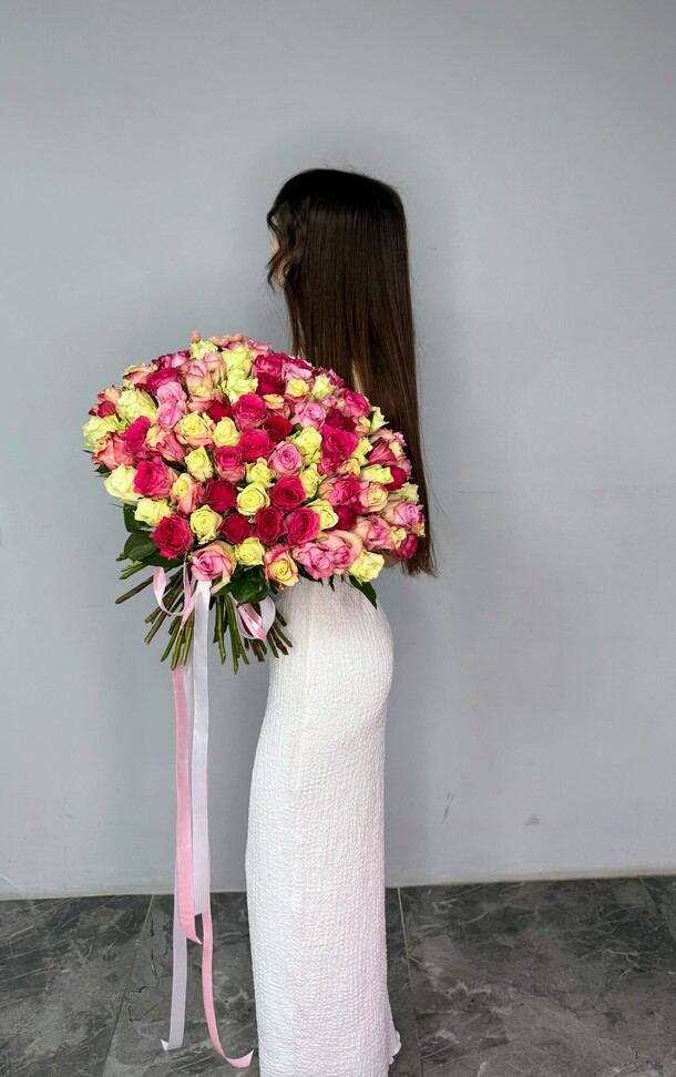 Букет из 101 розы кения, артикул F1514910 - 12450 рублей, доставка по городу. Flawery - доставка цветов