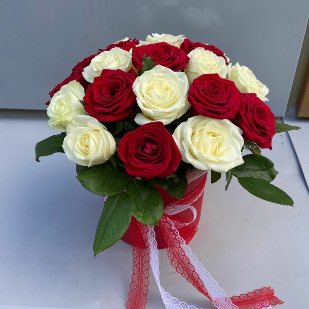 Композиция из 25 роз, артикул F1141440 - 6000 рублей, доставка по городу. Flawery - доставка цветов