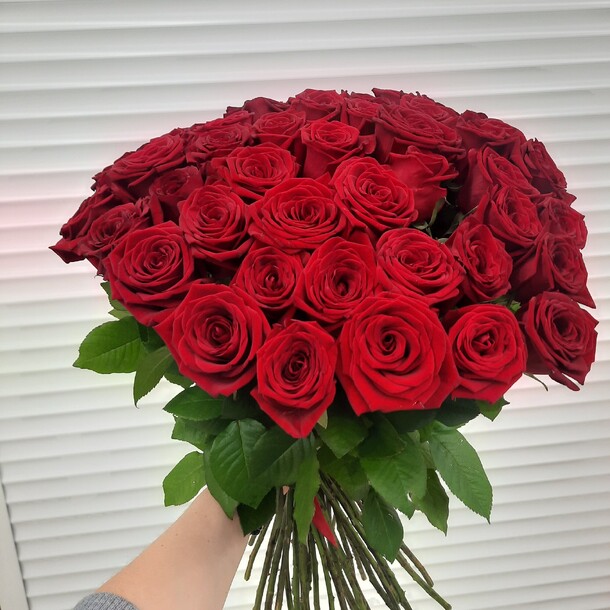 Букет из 51 розы, артикул F1150771 - 9000 рублей, доставка по городу. Flawery - доставка цветов