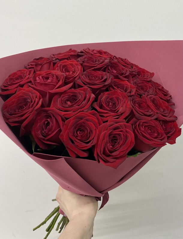 Букет из 25 роз, артикул F1183601 - 5200 рублей, доставка по городу. Flawery - доставка цветов