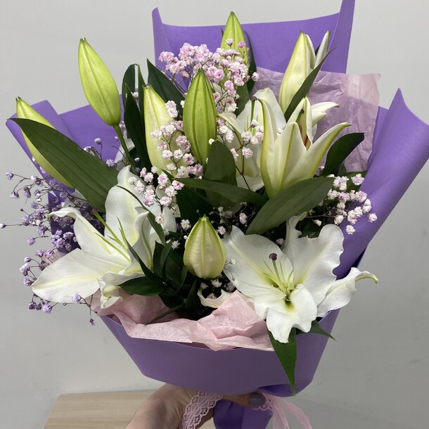 Букет из лилий, артикул F1183602 - 3700 рублей, доставка по городу. Flawery - доставка цветов