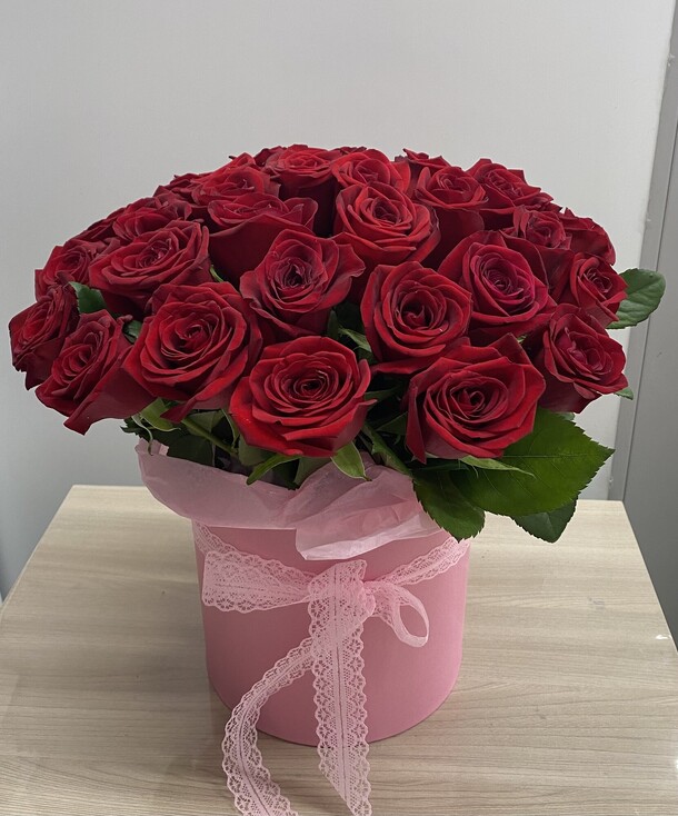 Композиция из 35 красных роз, артикул F1214193 - 7600 рублей, доставка по городу. Flawery - доставка цветов