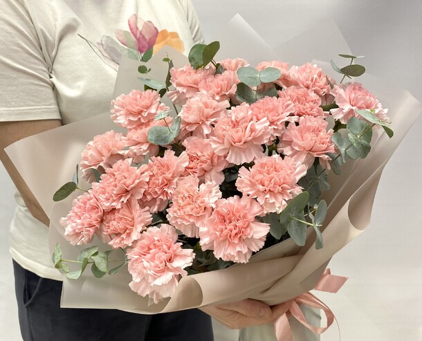 Букет из 23 диантусов, артикул F1272243 - 5100 рублей, доставка по городу. Flawery - доставка цветов