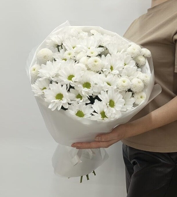 Букет из 11 хризантем, артикул F1339262 - 4650 рублей, доставка по городу. Flawery - доставка цветов