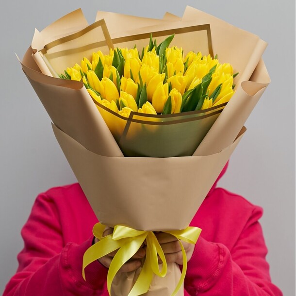 Букет из 51 тюльпанов, артикул F1176148 - 13544 рублей, доставка по городу. Flawery - доставка цветов
