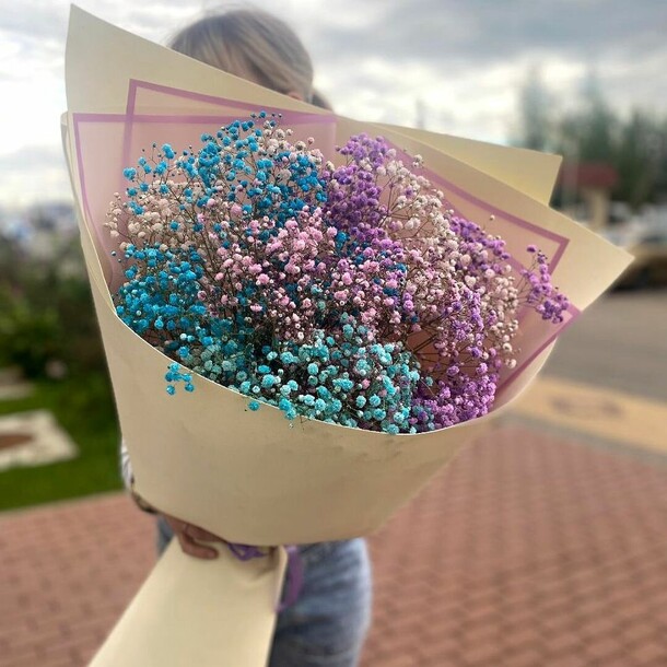 Букет радужной гипсофилы, артикул F1122417 - 4539 рублей, доставка по городу. Flawery - доставка цветов