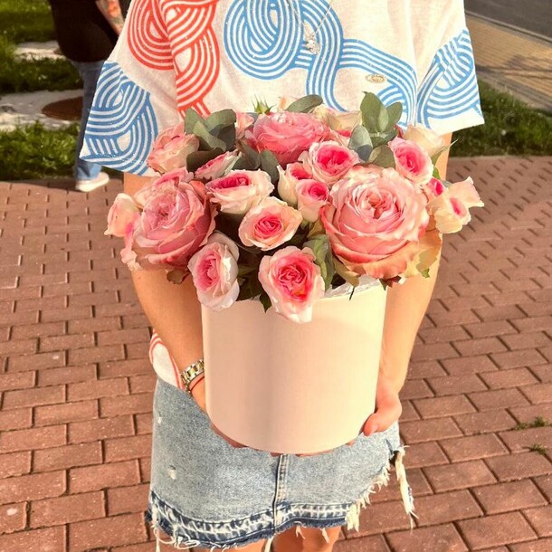 Композиция розовых роз, артикул F1139546 - 5550 рублей, доставка по городу. Flawery - доставка цветов