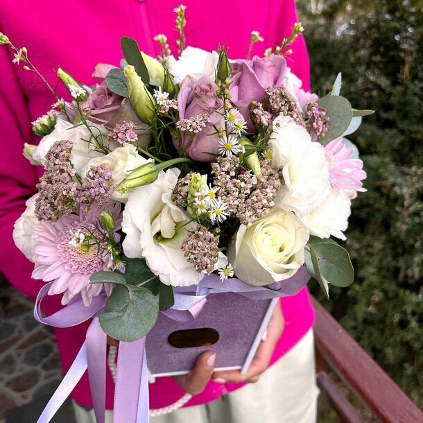 Композиция роз, хризантем и эустомы, артикул F1139552 - 2914 рублей, доставка по городу. Flawery - доставка цветов