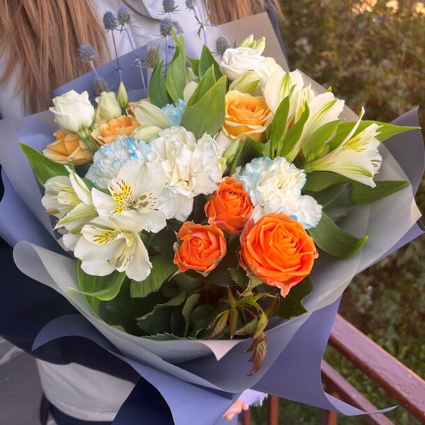 Букет альстромерий, роз и эустом, артикул F1146327 - 2914 рублей, доставка по городу. Flawery - доставка цветов