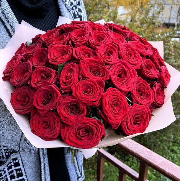 Букет красных роз, артикул F1149804 - 8478 рублей, доставка по городу. Flawery - доставка цветов