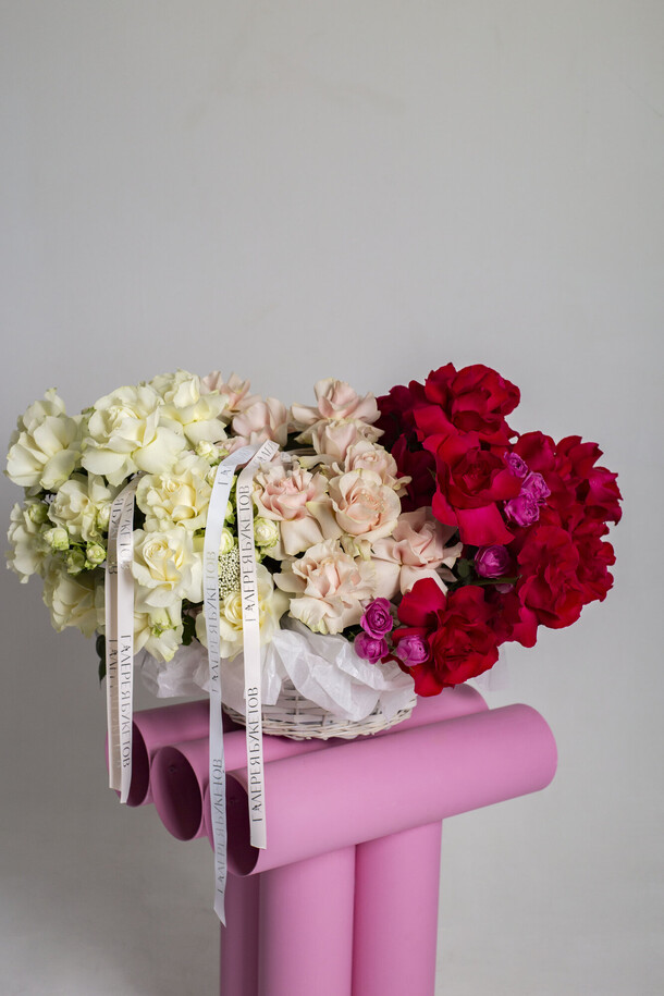 Корзина градиент, артикул F1326403 - 35000 рублей, доставка по городу. Flawery - доставка цветов