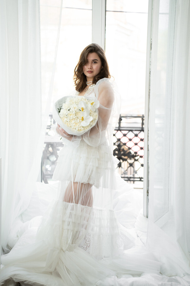 Круглый букет с диантусами и орхидеей, артикул F1326422 - 5900 рублей, доставка по городу. Flawery - доставка цветов