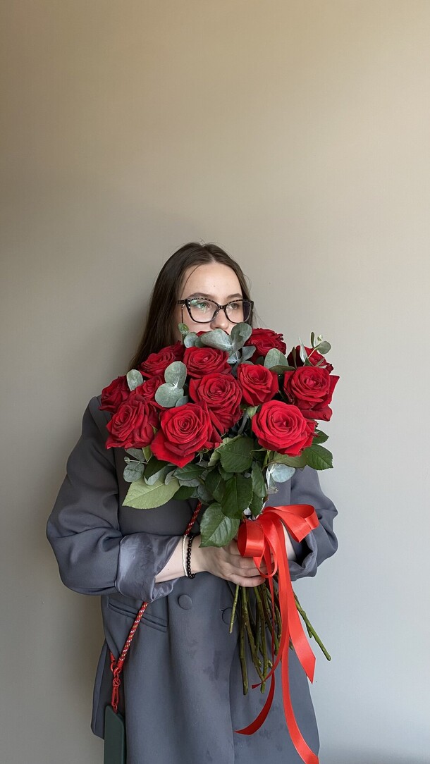 15 красных роз, артикул F1426028 - 4800 рублей, доставка по городу. Flawery - доставка цветов