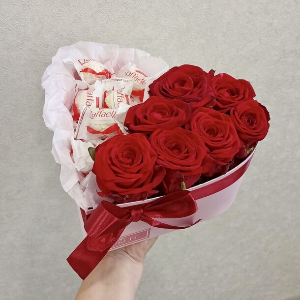 Сладкое сердце из роз, артикул F1152684 - 4270 рублей, доставка по городу. Flawery - доставка цветов