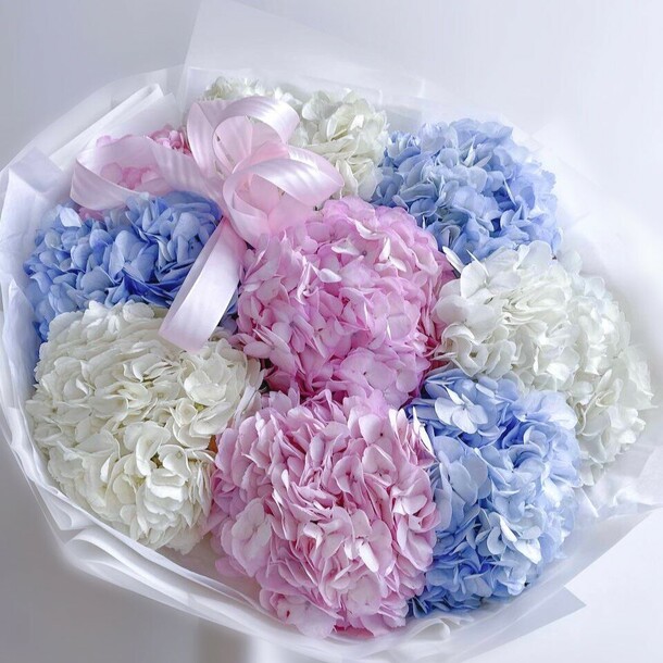 Величественное трио, артикул F1325931 - 8220 рублей, доставка по городу. Flawery - доставка цветов