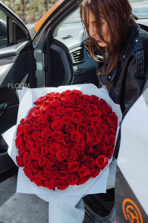 101 красная ароматная роза, артикул F1206173 - 27080 рублей, доставка по городу. Flawery - доставка цветов