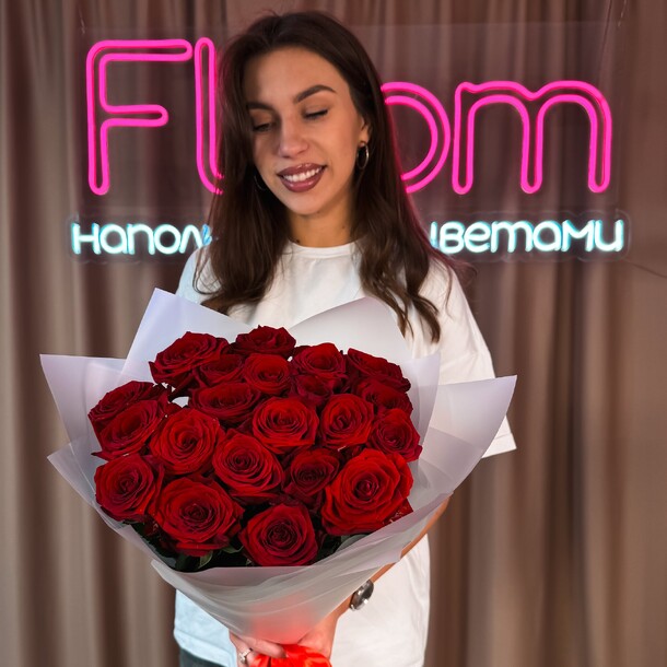 Бордовая роза 21 шт, артикул F1285410 - 8880 рублей, доставка по городу. Flawery - доставка цветов