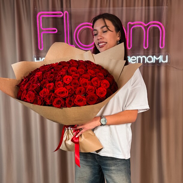 101 роза в крафте, артикул F1285485 - 23380 рублей, доставка по городу. Flawery - доставка цветов